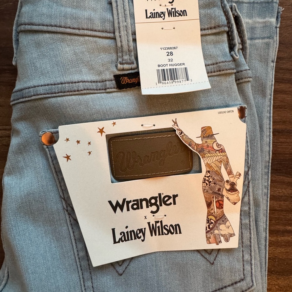 Wrangler Women's Straight Leg Jeans in Light Blue - Picture 2 of 2